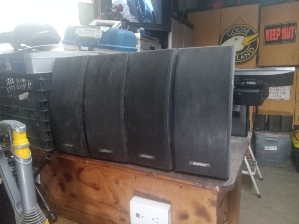 BOSE SPEAKERS SET OF 5