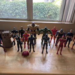 Marvels Figure 16 And 8 Inch + Thanos Gauntlet