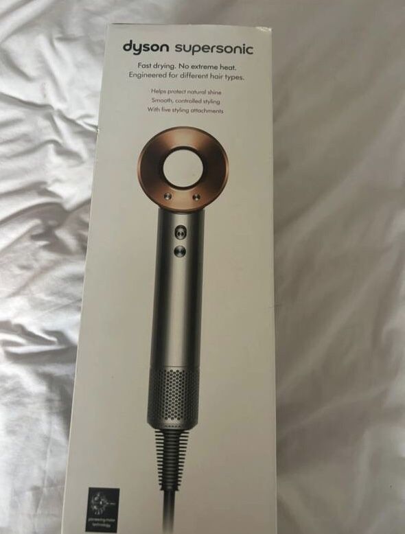 Dyson Supersonic Hairdryer - 5 attachments 