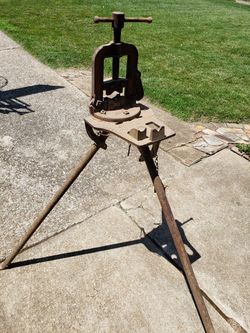 Vintage tripod pipe bender w/threaders