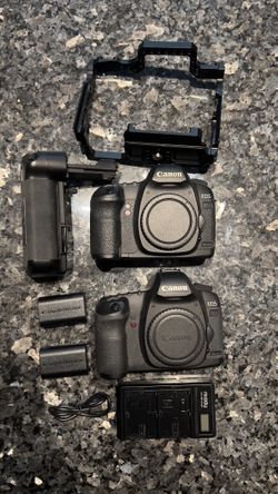 2 Canon 5d mk 2’s
