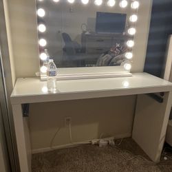Makeup vanity