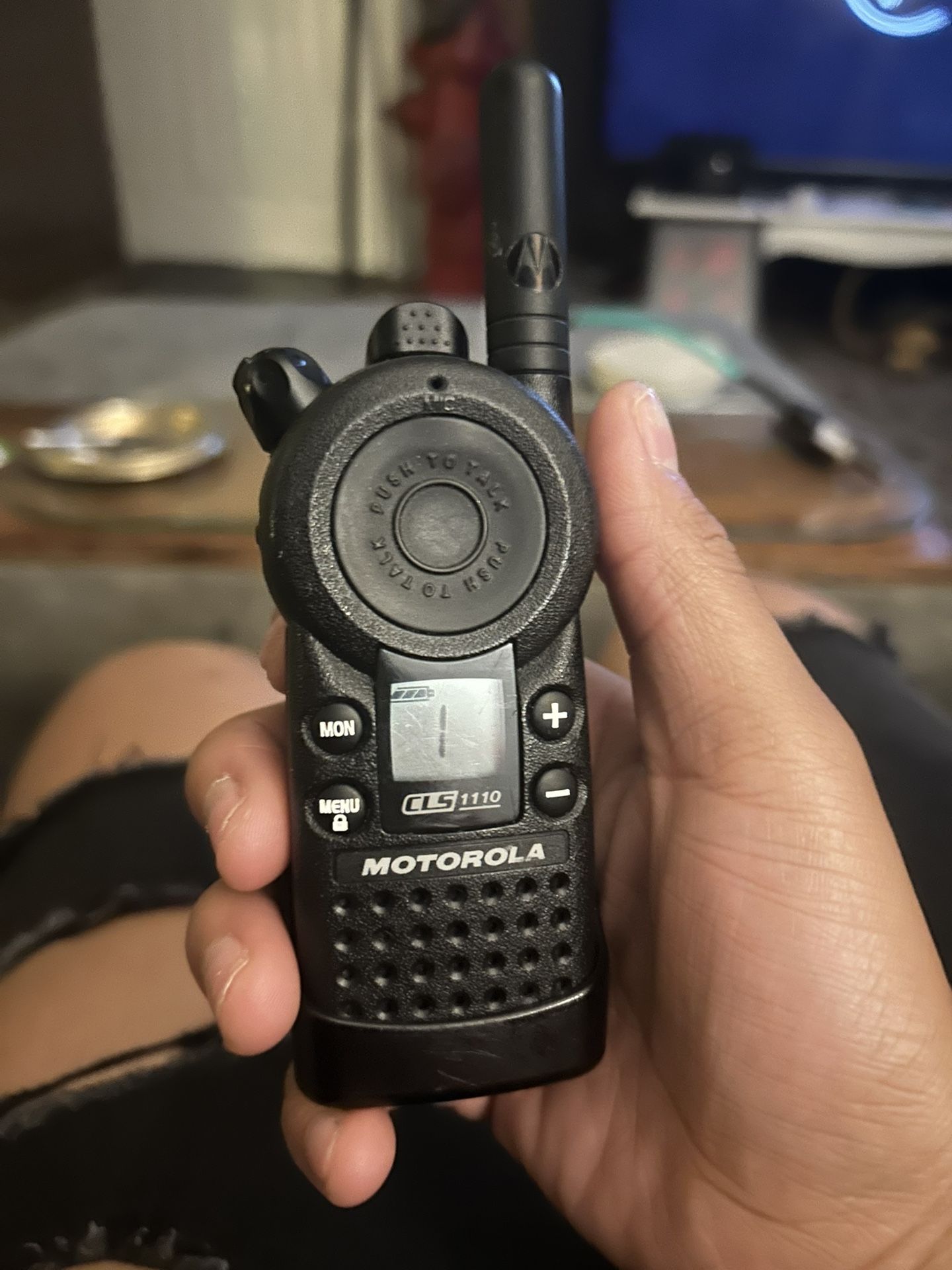 Motorola Business CLS1110 5-Mile 1-Channel UHF Two-Way Radio