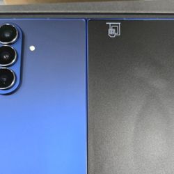 Samsung Galazy Z Fold 7 256 ( Locked With AT&T)