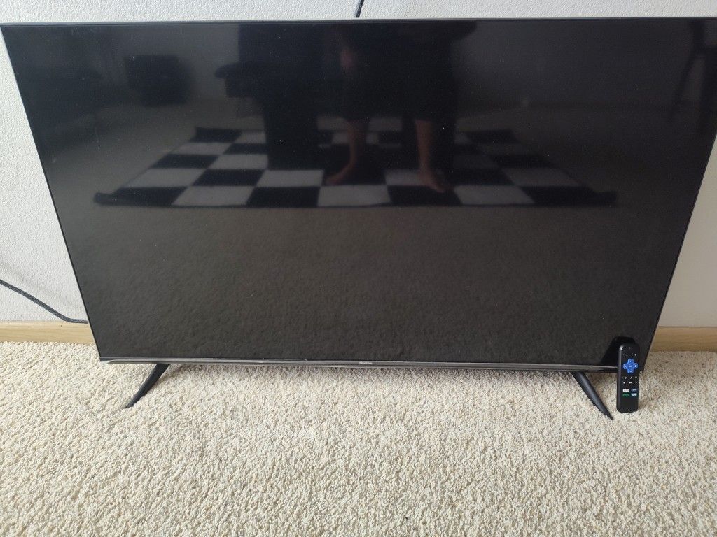 50 Inch Hisense TV Like New