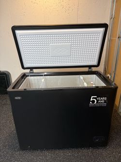 Deep chest freezer