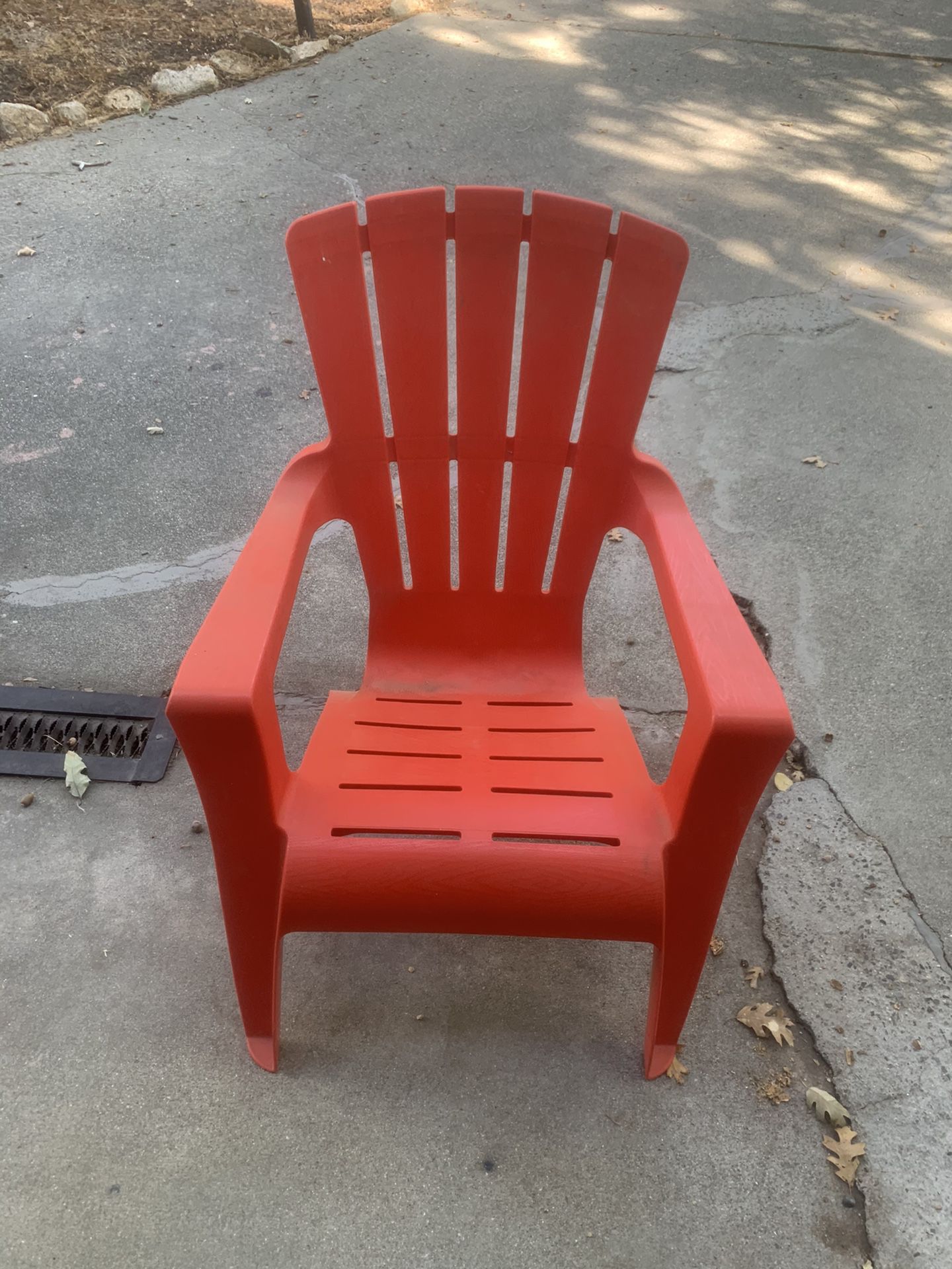 Red Arondack chair (plastic)