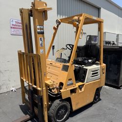 Komatsu Forklift 3000 LB CAP COMPACT SIZE