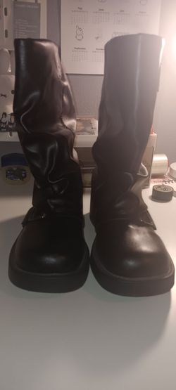 Black boots size 6