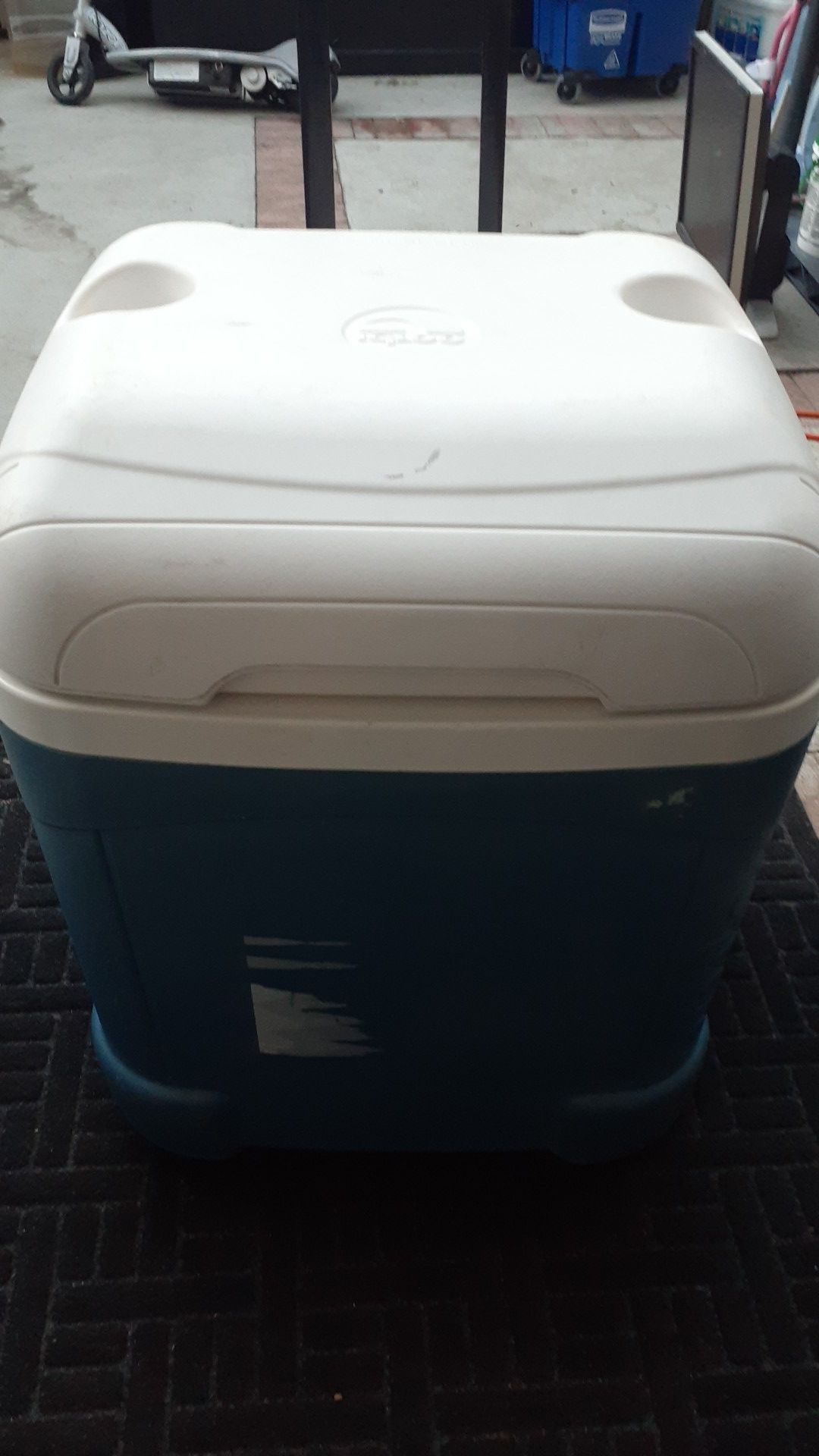 IGLOO cooler