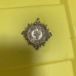 Brooch Pendant Classic Vans  Inscription  Must Be Precious Metals Non Magnetic 