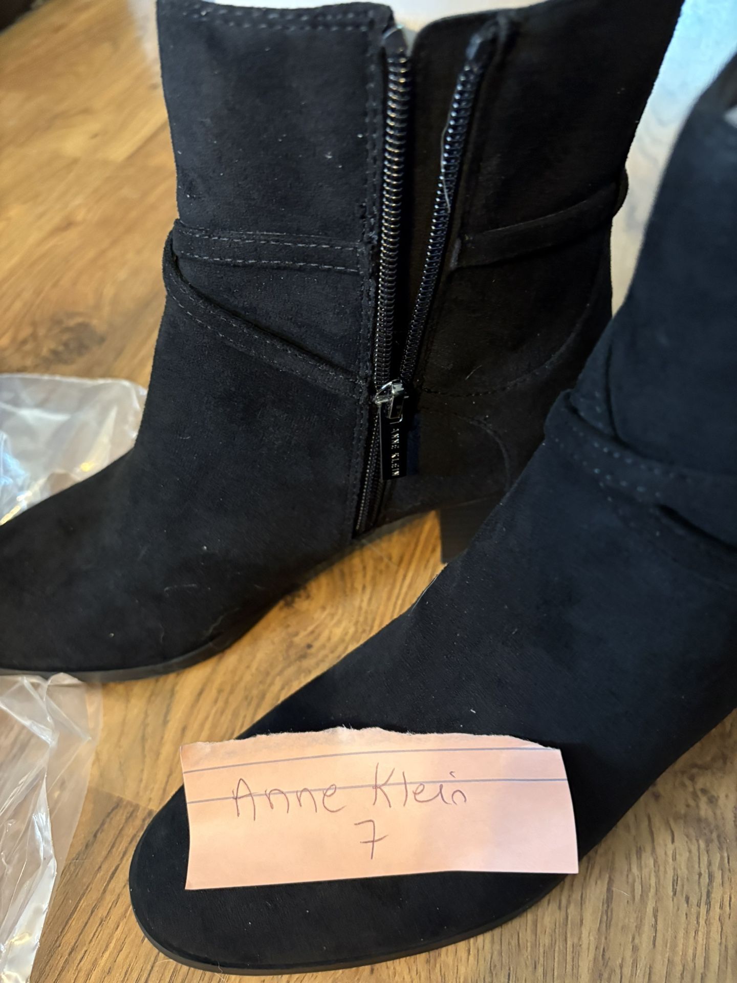 Anne Klein Size 7. Brand New. Pu Bridgewater