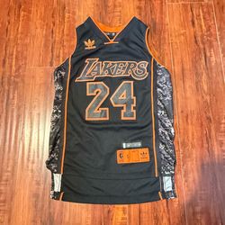 Los Angeles Lakers Kobe Bryant #24 Limited Ed Youth Jersey Sz Small Adidas Used!