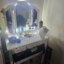 Vanity With Light And Bench With Stoarge. 