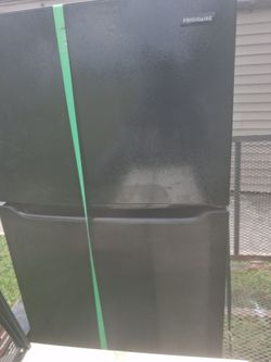 Black Refrigerator works great