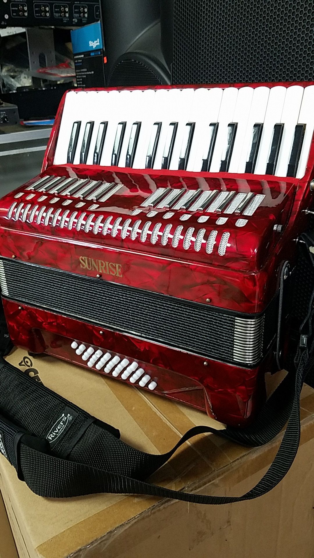 Sunrise Accordion exelent condition.