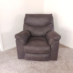 Living Room Reclining Chairs 
