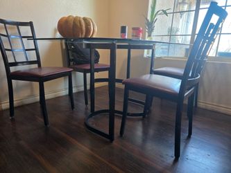 Table 4 chairs