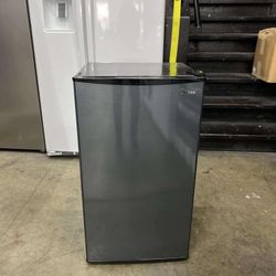 Midea Compact Refrigerator