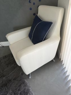 Modern White Leather Sofa – Excellent Condition