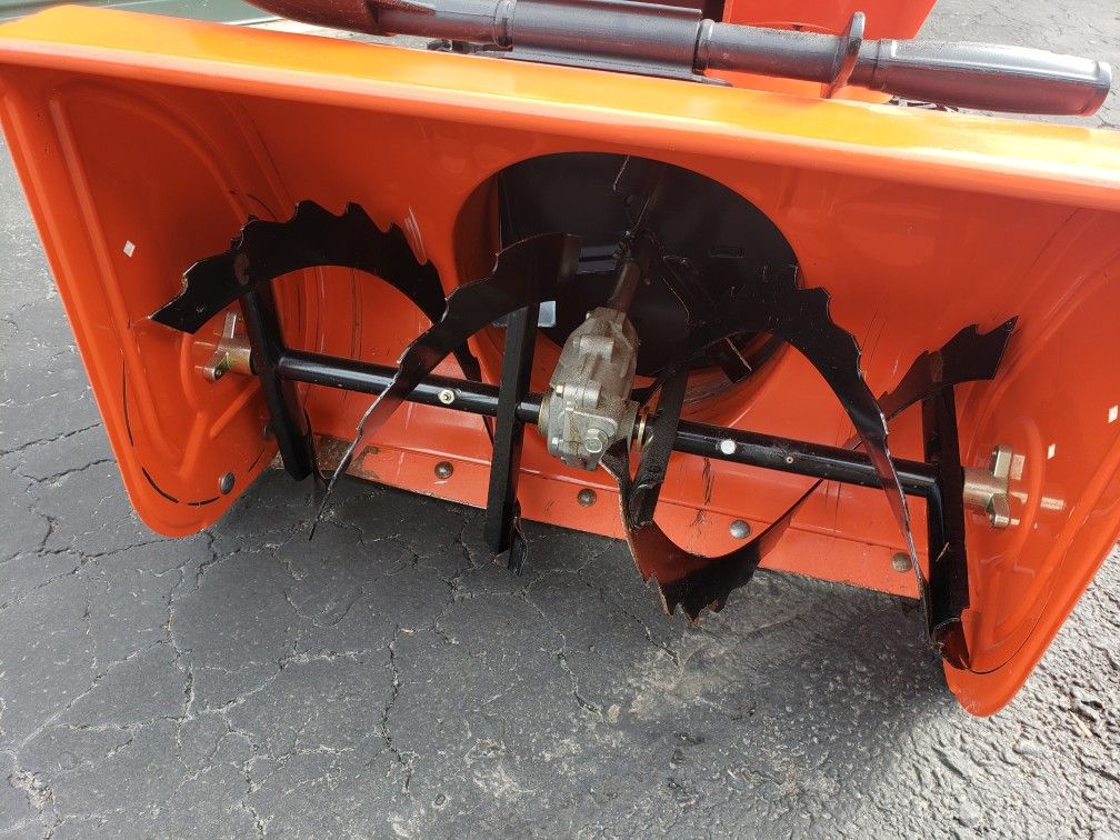 MINT Ariens 724 HEAVY DUTY 2 stage Snow Blower Electric Start for Sale in Fort Collins, CO OfferUp