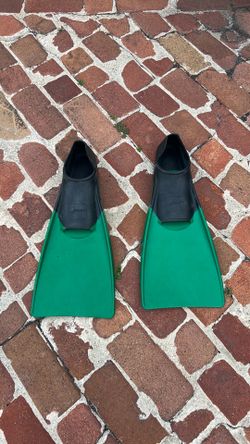Finis fins snorkeling