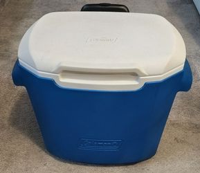 Coleman rolling cooler with collapsing handle