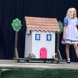 Alice In Wonderland: White Rabbit House 