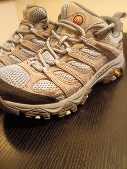 Like New! Merrell Moab 3 Waterproof Hiking Shoes - Women's Size 6