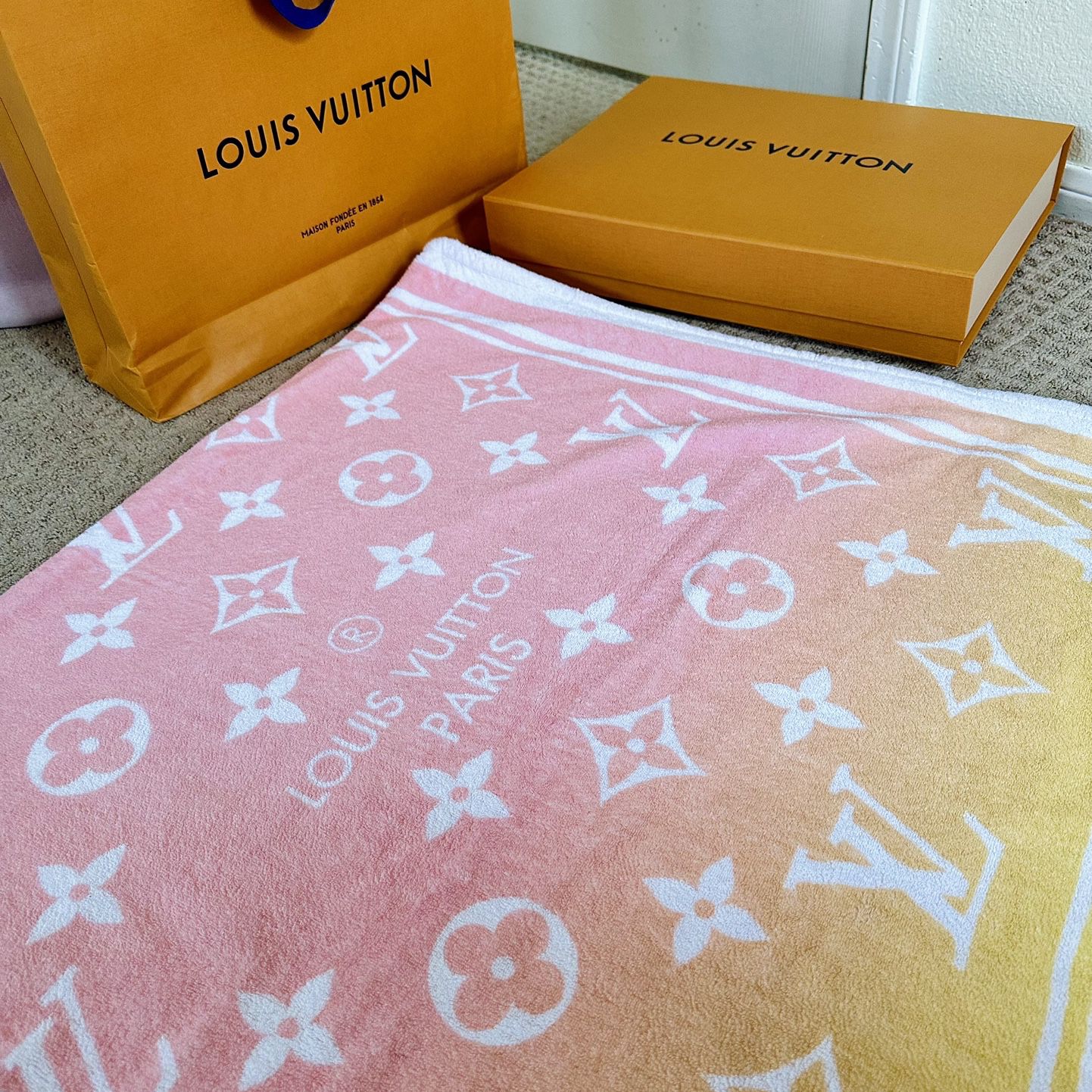 LV Towel Material Short Set for Sale in Grants Pass, OR - OfferUp