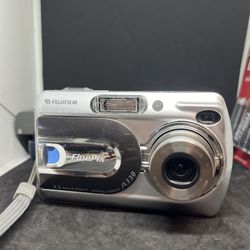 Fujifilm FinePix A330 3.2MP Compact Digital Camera Silver