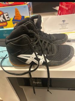 ASICS wrestling shoes, size 2 youth