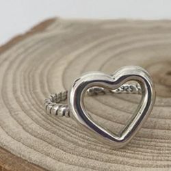 R38- 925  Sterling Silver Heart  Ring!