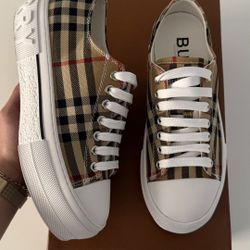 Women Burberry Shoes 
