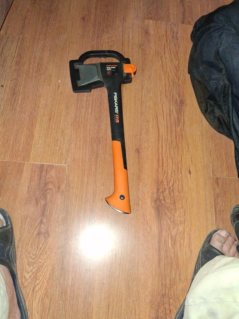 FiskarsX11 Camping Equipment