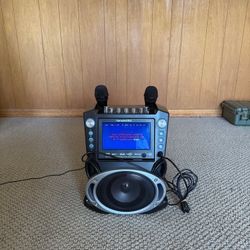 Karaoke USA Karaoke Machine with Disc