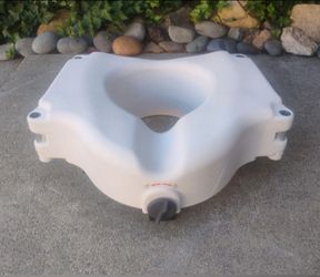 Toilet Risor Locks onto Toilet Tank