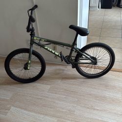 Nice 20” GT Bank Hunter Green BMX Bike