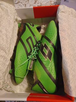 Size 7 New Lotto Soccer Cleats Shoes