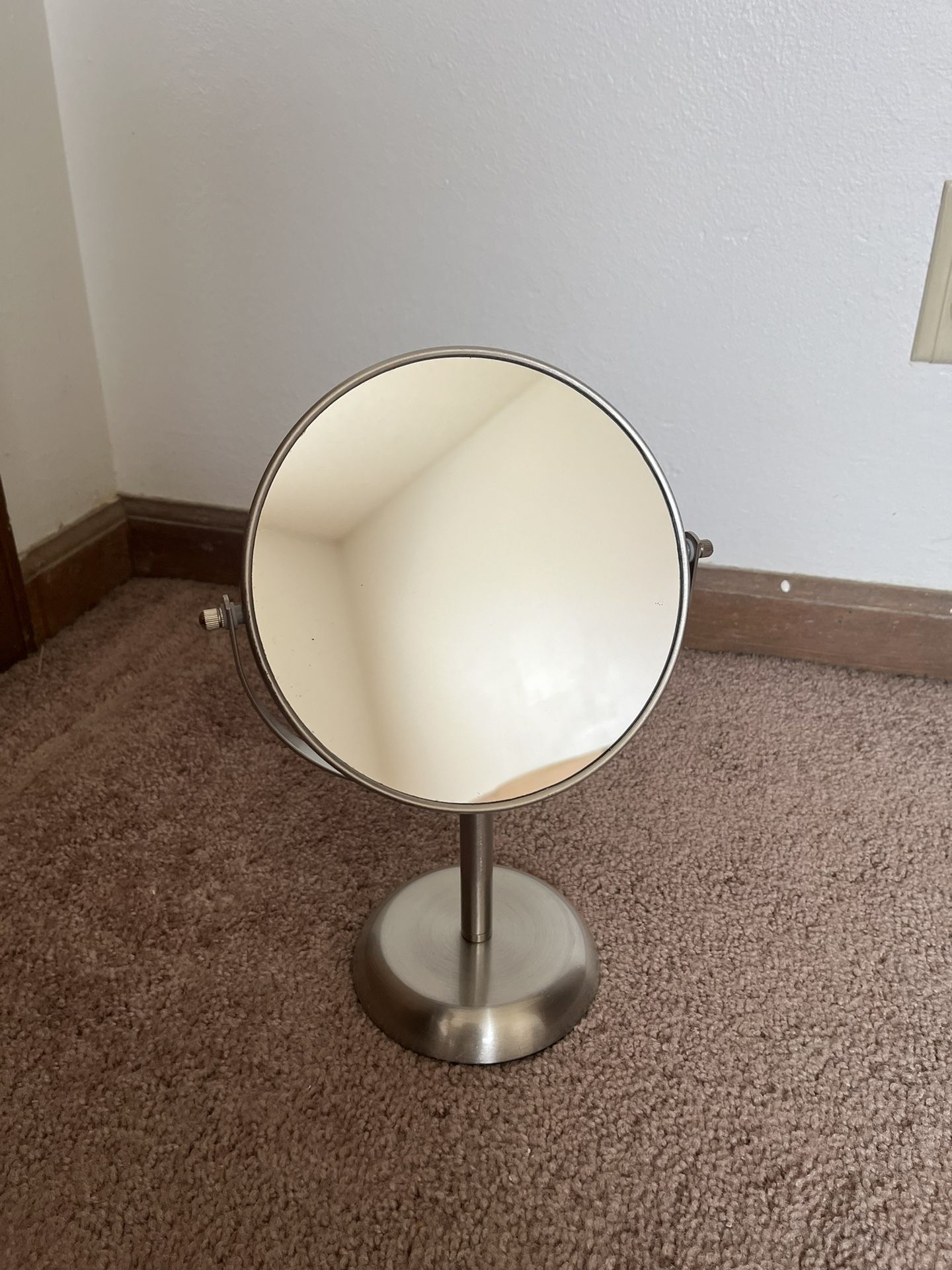 Vanity mirror