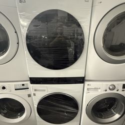 LG Washer And Dryer Stackable “27 2026  ( Lavadora y Secadora )