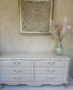 Vintage French provincial dresser