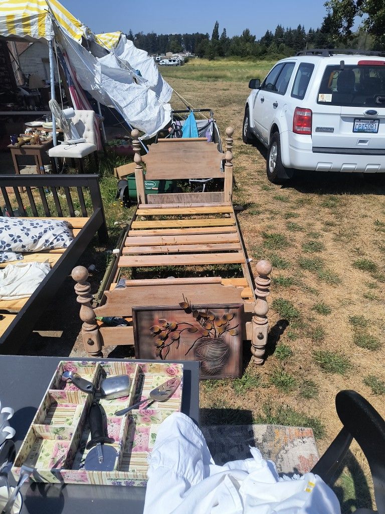 BED FRAME CHILD SIZE BED