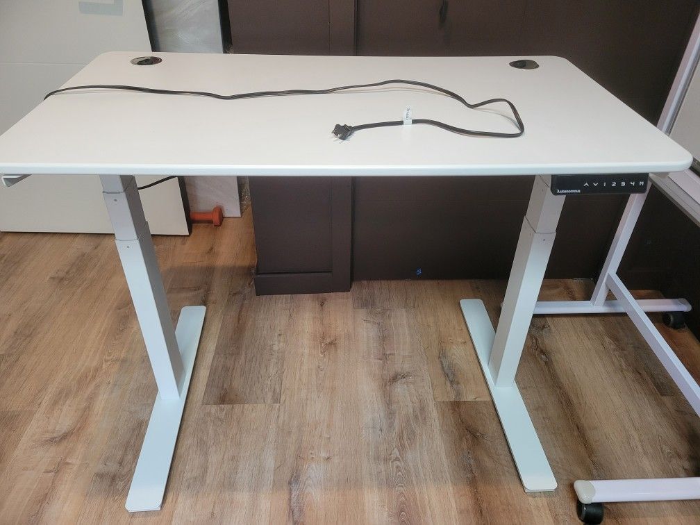 Electronic Adjustable Desk