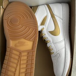 Jordan 1 Retro High Og Metallic Gold 
