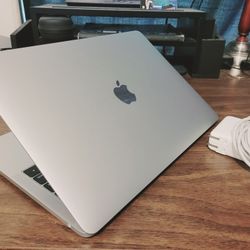 MacBook Pro Laptop 17