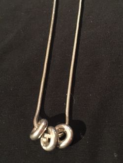 925 Sterling silver 3 ring pendant/w chain