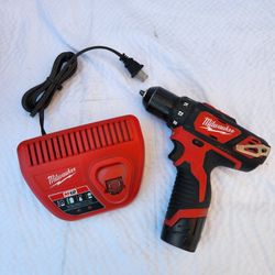Milwaukee M12 Drill 