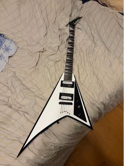 Jackson Rhodes v guitar