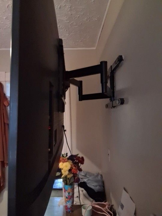 70" Samsung TV And Mount